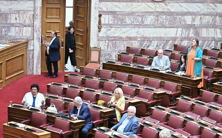 Στη Βουλή το νομοσχέδιο για τους δημόσιους υπαλλήλους – Οι νέοι κανόνες για την υπηρεσιακή εξέλιξη