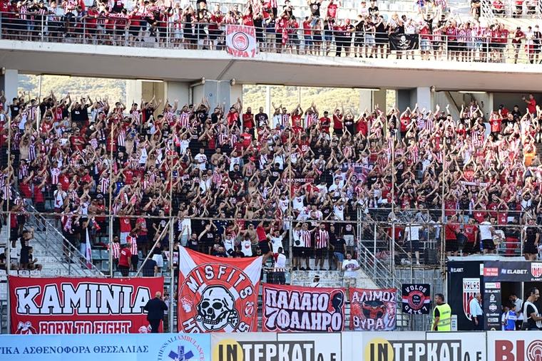 Με 7.000 οπαδούς στο πλευρό του ο Ολυμπιακός στο Πανθεσσαλικό (pics, vid)
