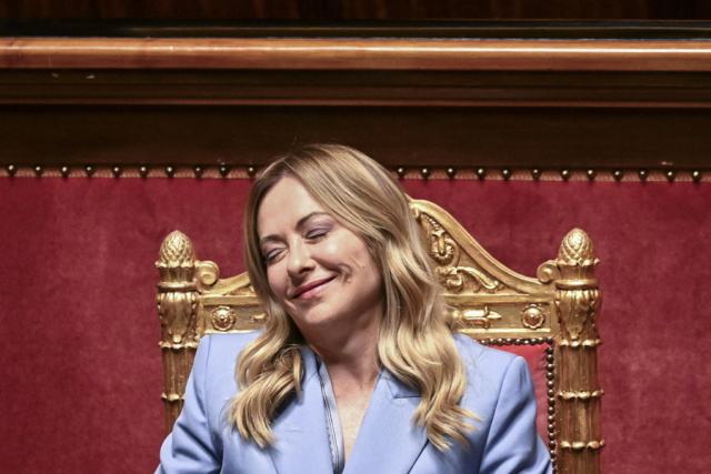 Η κυβέρνηση Μελόνι έγινε η μακροβιότερη της Ιταλικής Δημοκρατίας: Το ρεκόρ, οι εορτασμοί και οι νέες απειλές