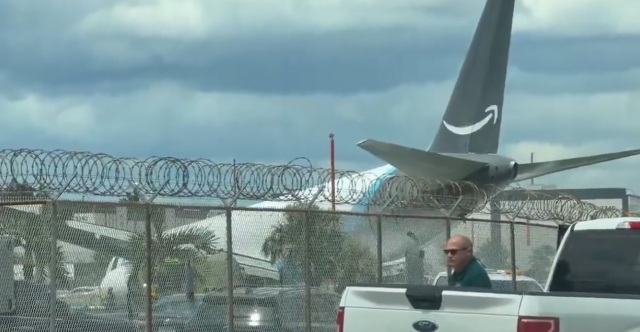 Τραγωδία στο αεροδρόμιο του Μαϊάμι: Αεροσκάφος cargo της Amazon βγήκε εκτός διαδρόμου και συγκρούστηκε με οχήματα, τουλάχιστον 5 νεκροί
