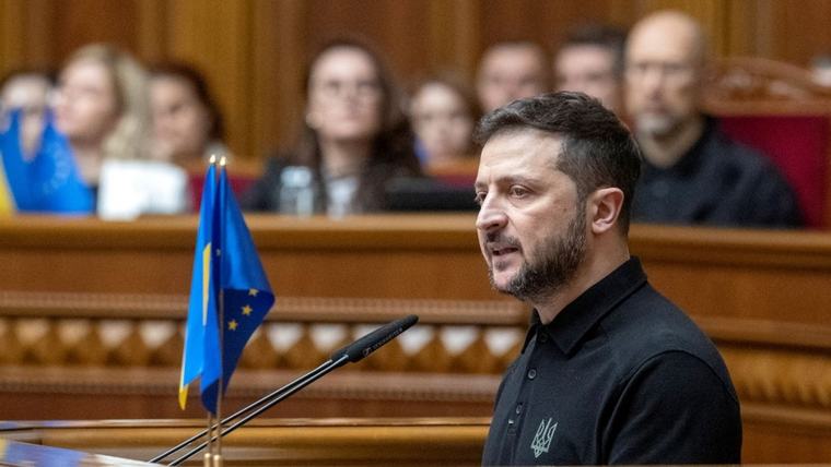 Οργή στη Δύση με Zelensky: Έχει αποθήκες πυρομαχικών δίπλα σε κατοικημένες περιοχές
