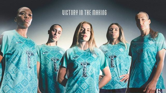 Η Νίκη της Σαμοθράκης στη νέα φανέλα της London City Lionesses