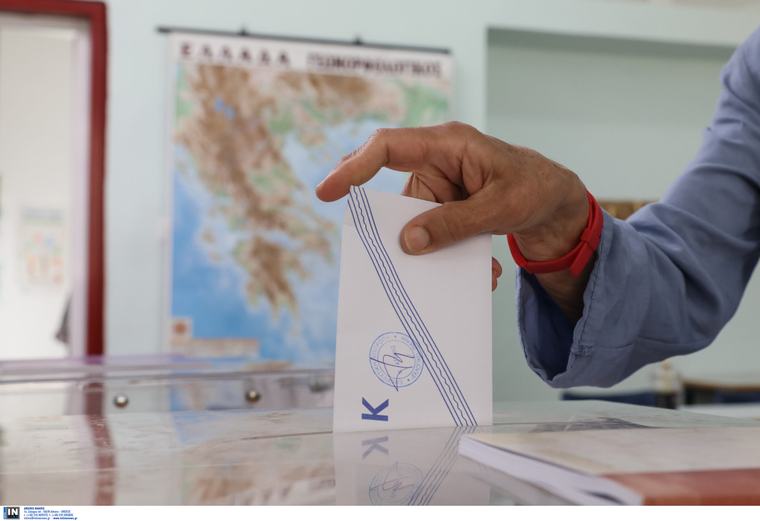 Δημοσκόπηση Interview: Πρωτιά για τη ΝΔ με 26,3%, δεύτερη η ΕΛΑΣ – «Βαρίδι» η ακρίβεια