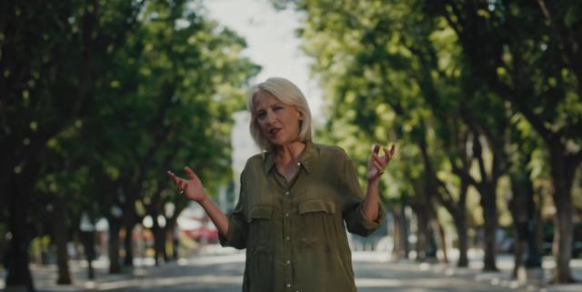 Το σποτ του ΣΥΡΙΖΑ με τα καρφιά στον Τσίπρα: Όταν οι άλλοι σωπαίνουν, εμείς παίρνουμε θέση