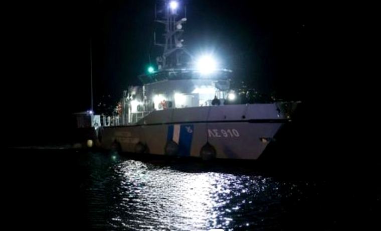 Ίσθμια: Θαλαμηγός συγκρούστηκε με βάρκα – Ένα άτομο χωρίς τις αισθήσεις του