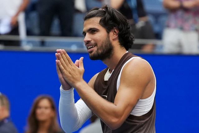 Ο Αλκαράθ «χάλασε» την ηρεμία του US Open όταν έβγαλε την μπλούζα του – Απίθανες αντιδράσεις από το κοινό