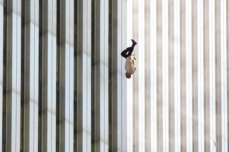 Η αδελφή του «Falling Man» της 11ης Σεπτεμβρίου αποκαλύπτει την αλήθεια πίσω από τη φωτογραφία