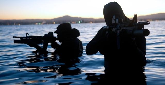 Μυστική επιχείρηση των ΗΠΑ στο Ορμούζ: Οι Navy SEALs εξουδετέρωναν επί τέσσερις μήνες ιρανικές νάρκες