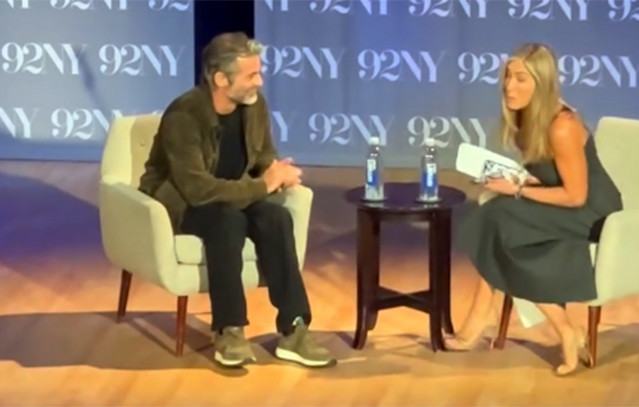 Τζένιφερ Άνιστον και Τζιμ Κέρτις μαζί επί σκηνής – Η συνέντευξη για το νέο του βιβλίο και τα πειράγματα του ζευγαριού
