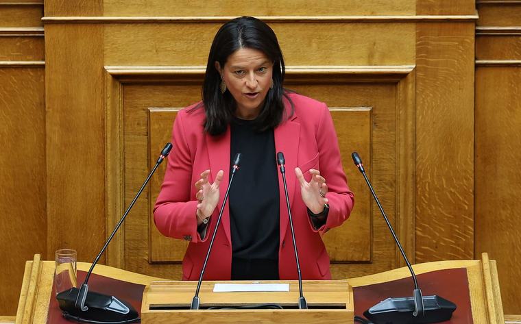 Κεραμέως: Τα νέα μέτρα για κατώτατο μισθό άνω των 950€, αυξήσεις συντάξεων, κατάργηση προσωπικής διαφοράς και μείωση ανεργίας