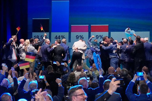 Γερμανία: Ιστορικός θρίαμβος της AfD με 44,5% στη Σαξονία-Άνχαλτ – Δύσκολη η απόλυτη πλειοψηφία, προτείνει συνεργασία με το CDU