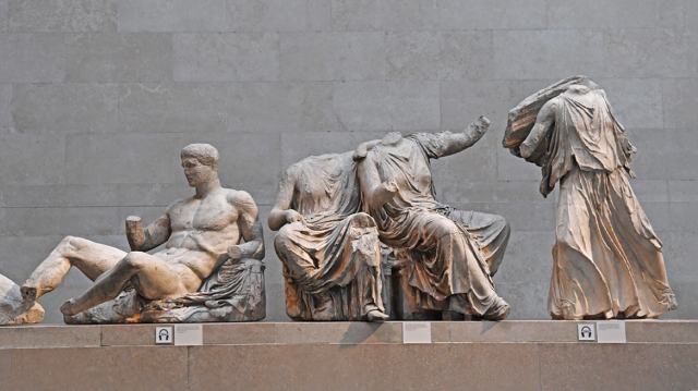 Κωλοτούμπα Μπέρναμ για τα Γλυπτά του Παρθενώνα: Από το «επιστρέψτε τα χωρίς όρους» στο «είναι θέμα του βρετανικού μουσείου»