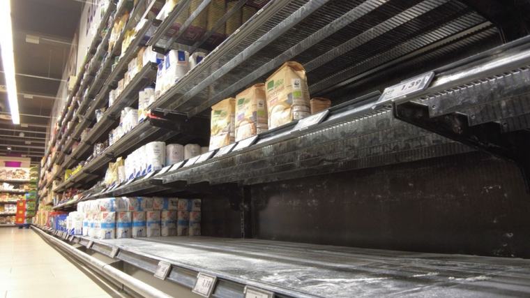 Πρωτοφανείς εικόνες στα ουκρανικά σούπερ μάρκετ - Ουρές εκατοντάδων μέτρων για τα βασικά ψώνια