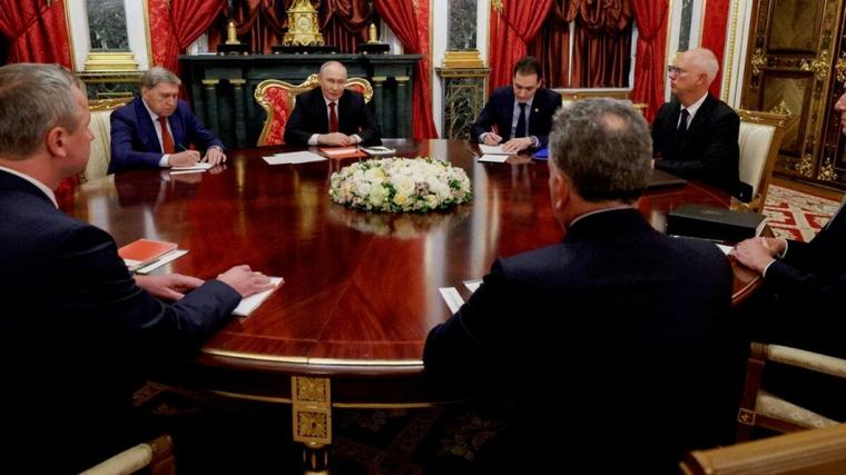 Θρίλερ στη Μόσχα - Μήνυμα Putin σε Witkoff, Kushner: Δύσκολη η κατάσταση – Απειλή Trump σε Zelensky, ο χρησμός ΜΙ6 για το 2027