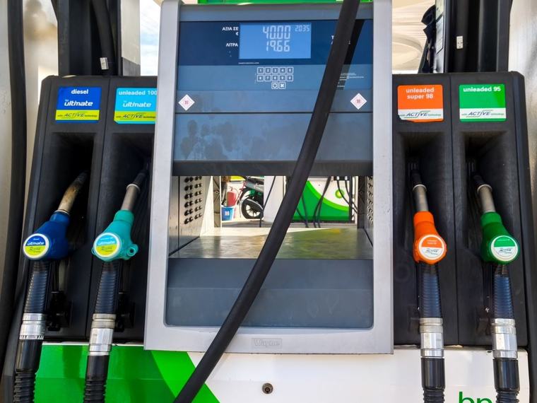 Βενζίνη και diesel στα ύψη, ειδικά στα νησιά – Φόβοι για νέο κύμα ακρίβειας με το Brent στα 100 δολάρια
