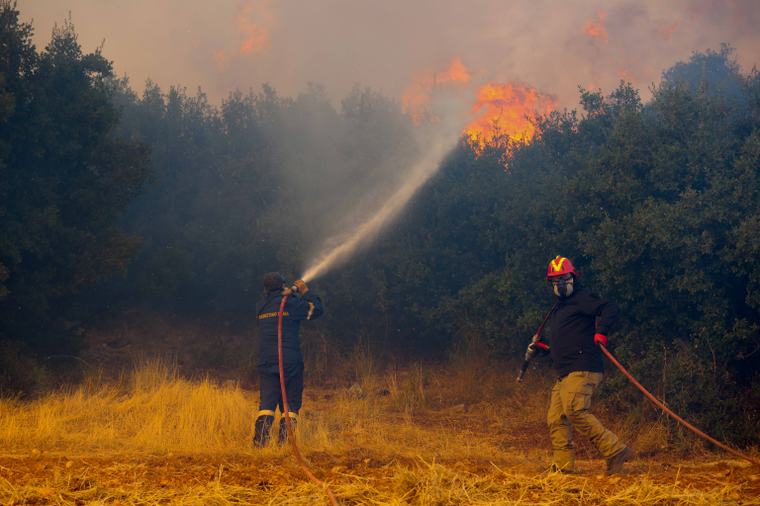 Φωτιά στη Μακρυκάπα Εύβοιας – Σηκώθηκαν πέντε εναέρια μέσα, ήχησε το 112