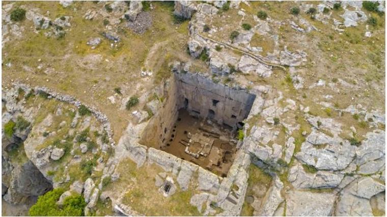 Ένα σπάνιο βυζαντινό μυστικό στην «Πέτρα»: Η Παναγία που «χαμογελά» στη Μονή και το μυστήριο που καλύπτει την τοιχογραφία