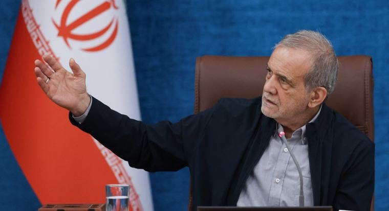 Pezeshkian: Φυσικά και δεν θα παραδοθούμε – Το Ιράν θα ακυρώσει στην πράξη τον οικονομικό πόλεμο των ΗΠΑ