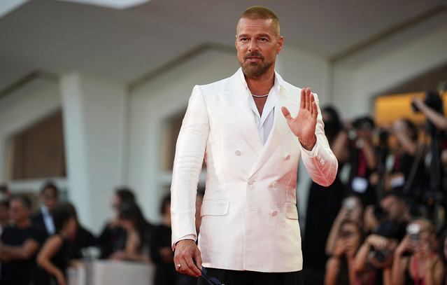 Ο Ρίκι Μάρτιν στο Φεστιβάλ Βενετίας με νέο look – Δείτε τις φωτογραφίες