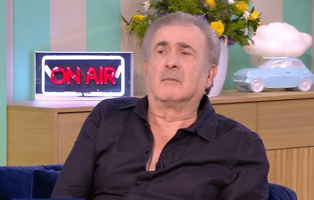 Λάκης Λαζόπουλος για τη γυναίκα του: «Με έπιανε κλάμα μια ώρα και μετά δεν ήθελα να γράψω»