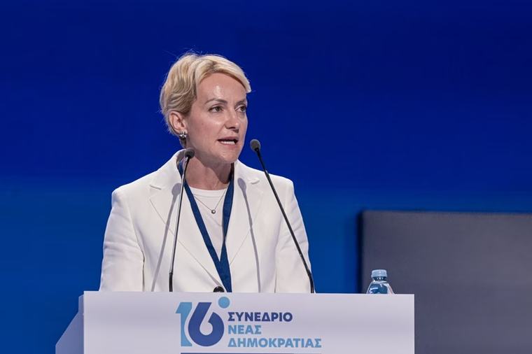 Κόλλησε η βελόνα στη ΝΔ για το πρόγραμμα της ΕΛΑΣ – «Άλλα λένε δημοσίως, άλλα γράφουν στα non papers», λέει η Σδούκου