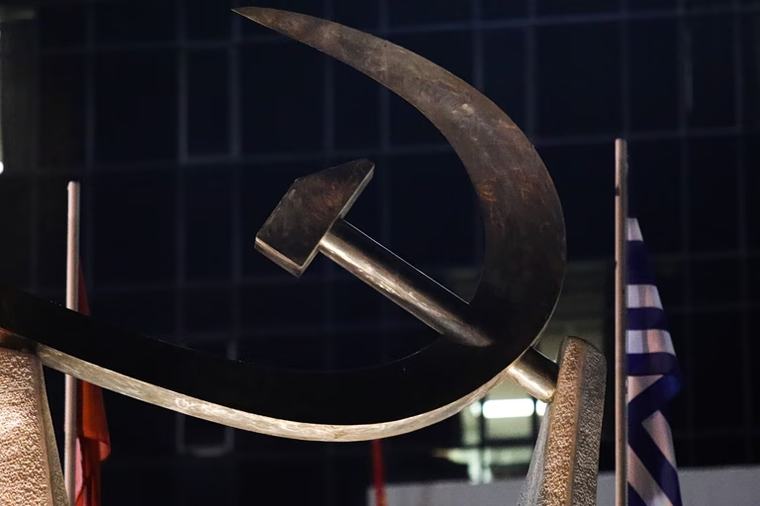 Πυρά ΚΚΕ κατά κυβέρνησης, ΠΑΣΟΚ και ΕΛΑΣ για την Παιδεία και το «εθνικό απολυτήριο»