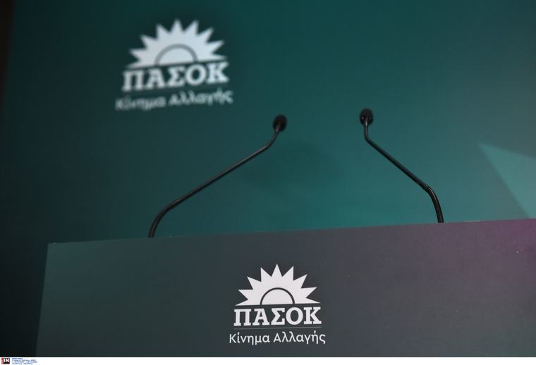 ΠΑΣΟΚ για Τσίπρα: «Επέστρεψε στον τόπο του εγκλήματος με νέες αυταπάτες – Οι πολίτες πλέον γνωρίζουν ποιος ψαρεύει στα θολά νερά χωρίς πυξίδα»