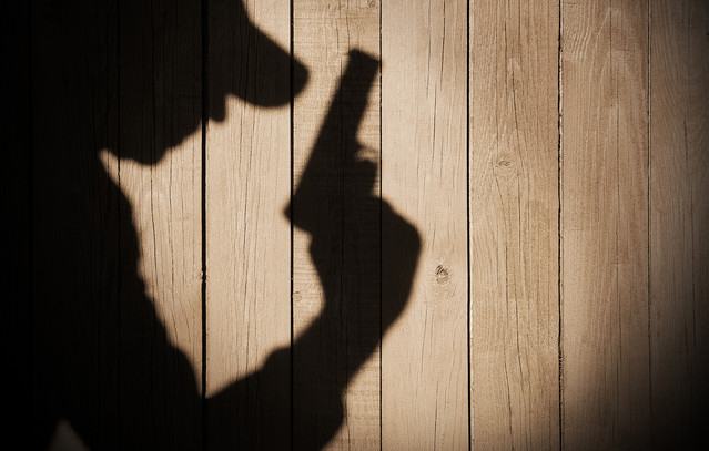 Πρώην πράκτορας του FBI αποκαλύπτει τρεις κινήσεις που μπορεί να βοηθήσουν όταν κάποιος σας απειλεί με όπλο