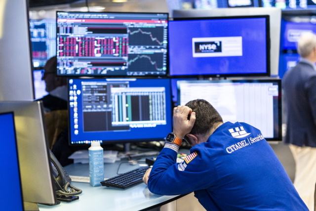 Wall Street: Πτώση μετά το ισχυρό report εργασίας στις ΗΠΑ