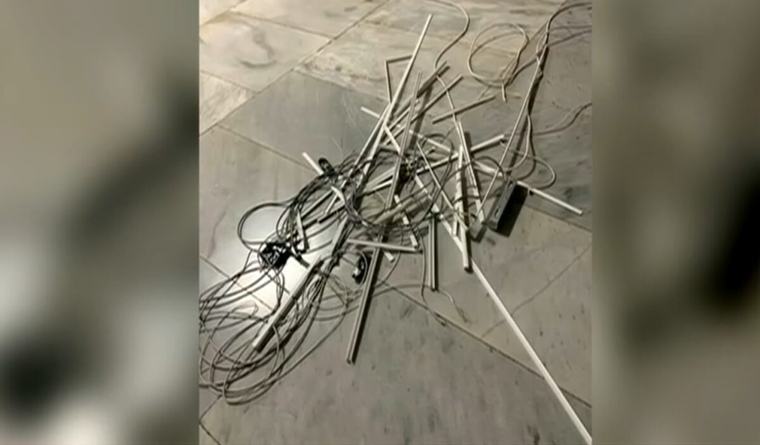 ΑΠΘ: Κουκουλοφόροι ξήλωσαν το σύστημα ελέγχου στις φοιτητικές εστίες – Δείτε φωτογραφίες από τον βανδαλισμό