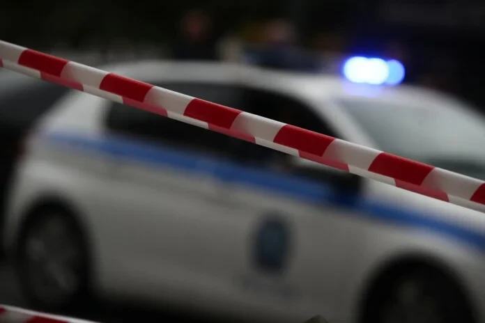 Φθιώτιδα: Ζητούσαν χρήματα και χρυσαφικά για να τα καταγράψει ο «δορυφόρος της εφορίας» – Τρεις συλλήψεις για απάτη