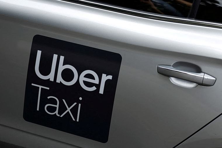 Η παράδοξη συμμαχία Uber – συνδικάτων απέναντι στα robotaxi
