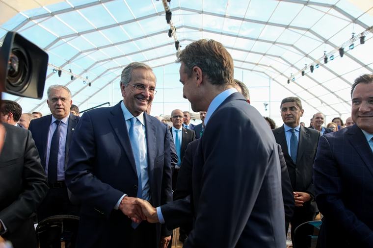 Σαμαράς vs Μητσοτάκης: Τορπίλες και ευθείες βολές με τεχνογνωσία